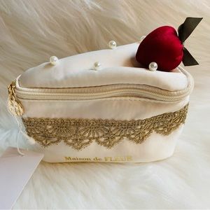 Strawberry cake makeup bag cosmetic jewelry pouch